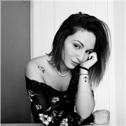 Laureanda in Beni Culturali, insegna storia e storia dell’arte